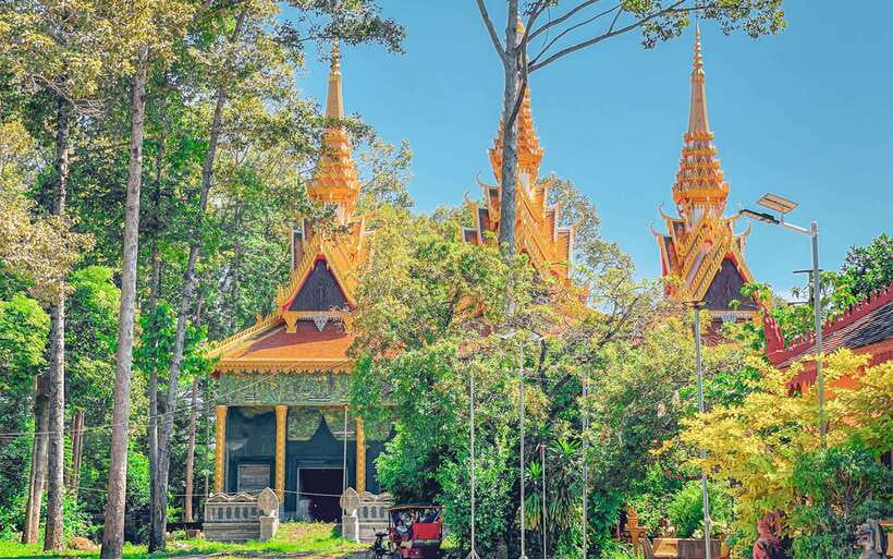Siem Reap: FREE Market & Local Temple Tour - The Heat Break, Cold Drink, and Small Tour Extras