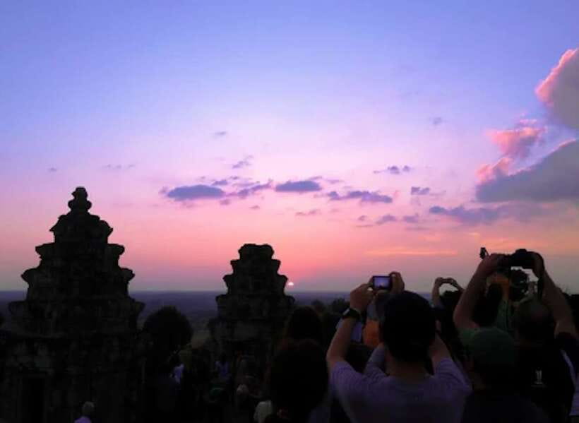 Siem Reap: Full-Day Angkor Wat Guided Tour with Sunset - Angkor Thom and Bayon Temple: stone faces and big symbolism