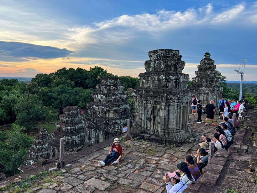 Siem Reap: Full Day Angkor Wat Temple Experience with Sunset - Srah Srang Break Time and Lunch at a Local Spot