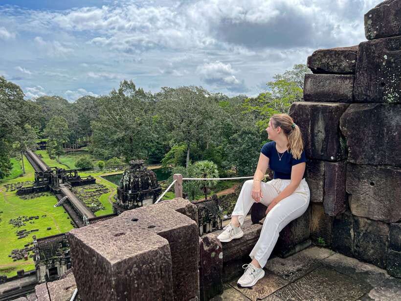 Siem Reap: Full Day Angkor Wat Temple Experience with Sunset - Phnom Bakheng Sunset Climb: Where the View Actually Costs Effort