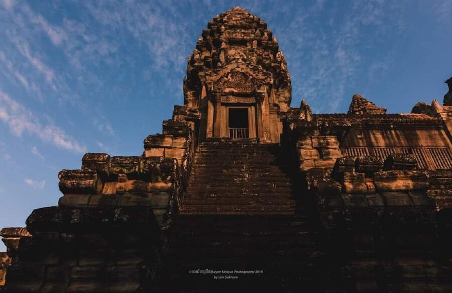 Siem Reap: Full Day Angkor Wat Temple Tour with Sunset - Guide Matters: The Difference Between Reading Stones and Understanding Them
