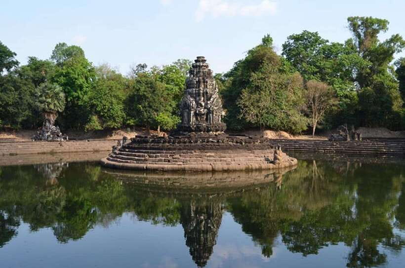 Siem Reap: Full-Day Tuk-Tuk Tour of Angkor Wat Temples - Ta Prohm and Banteay Kdei: Trees Over Stone (and Help for Better Photos)