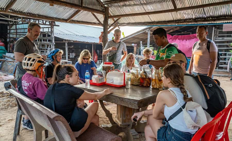 Siem Reap: Guided Countryside Bike Tour - Group size and guiding style: what changes when it’s not a herd