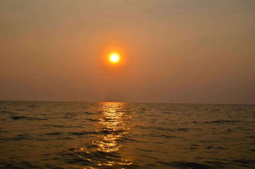 Siem Reap: Half-Day Kampong Phluk with Sunset, Boat & Guide - Kampong Phluk by boat: why this half-day works