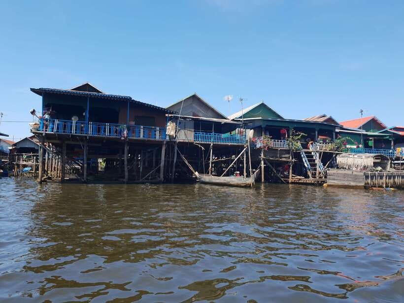 Siem Reap: Kompong Khleang Floating Village Guided Tour - The 50 km drive: rice fields first, lake life later