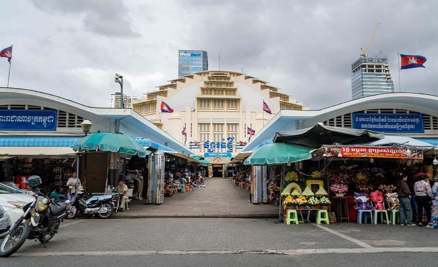 Siem Reap: Morning Food Tour, Market Walking & Street Art - From Wat Domnak to your first Khmer breakfast: Bai Sach Chrouk made practical