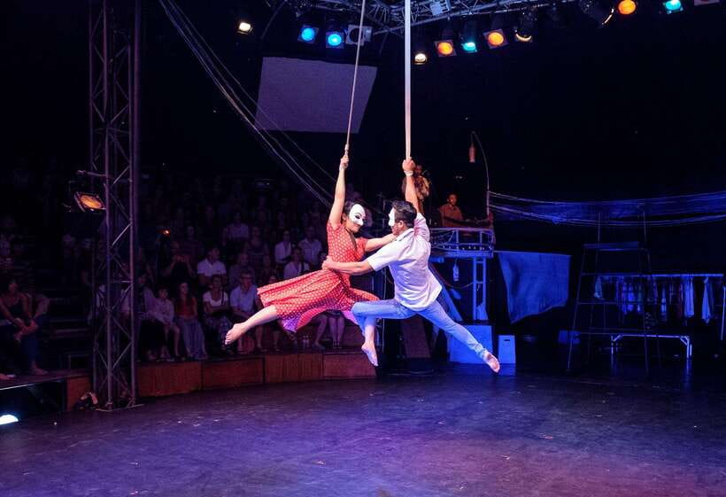 Siem Reap: Phare Circus Ticket with Tuk Tuk Transfer - English-speaking help on the night (and how it can save you)