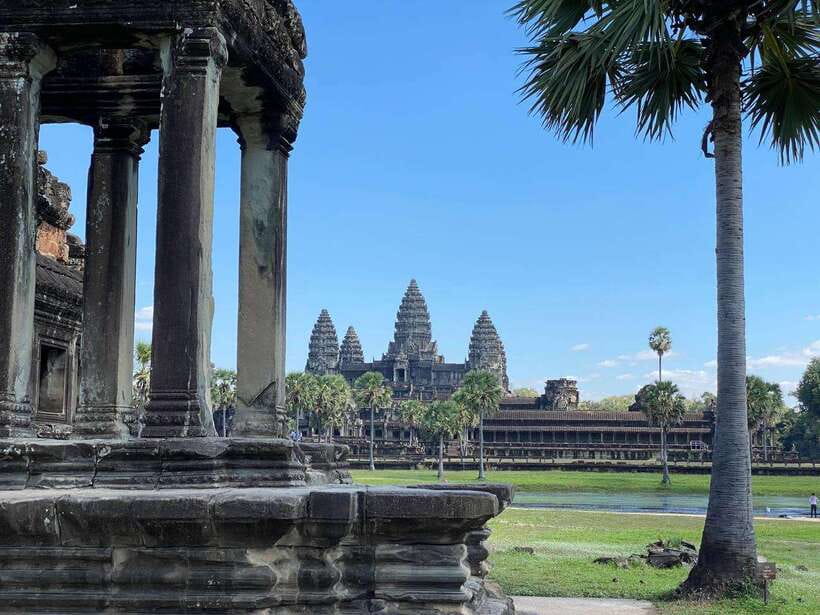 Siem Reap: Private Angkor Wat & Bakheng Mountain Sunset Tour - Private transport and included comfort that actually matters
