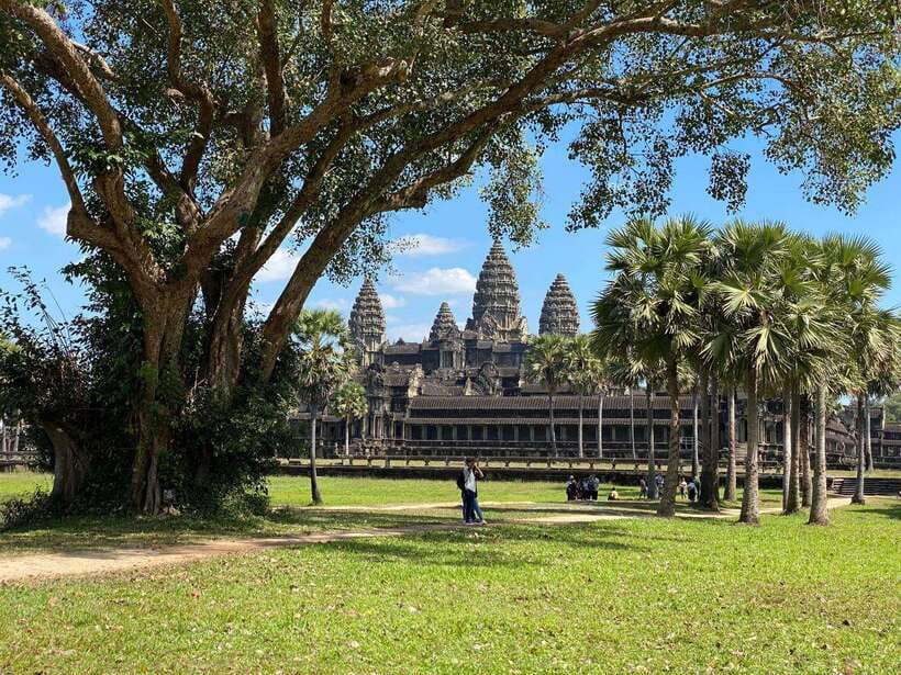 Siem Reap: Private Angkor Wat & Bakheng Mountain Sunset Tour - Price and value: is $59 a good deal?