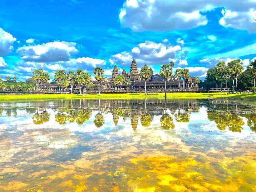 Siem Reap: Private Angkor Wat & Bakheng Mountain Sunset Tour - Angkor Wat: what to focus on in your 90 minutes