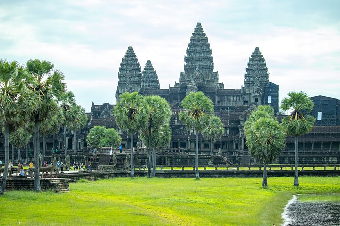 Siem Reap: Private Angkor Wat Sunrise & Tour Around Angkor Park - Angkor Thom + Bayon: the faces in the center of the city