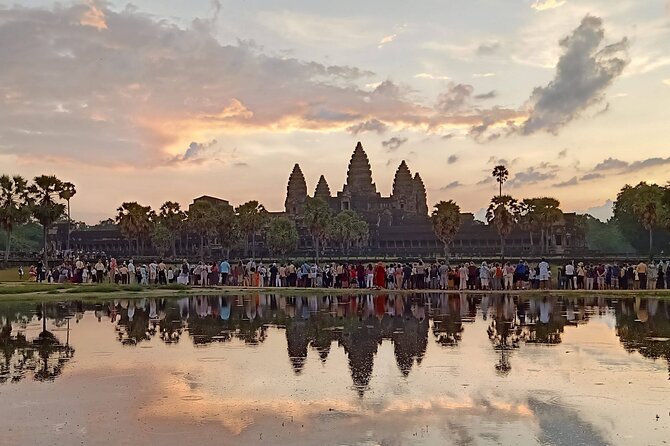 Siem Reap Private Day Tour: Angkor Wat Sunrise, Bayon & Ta Prohm - Dress code, walking, heat, and mosquitoes: how to avoid a miserable sunrise