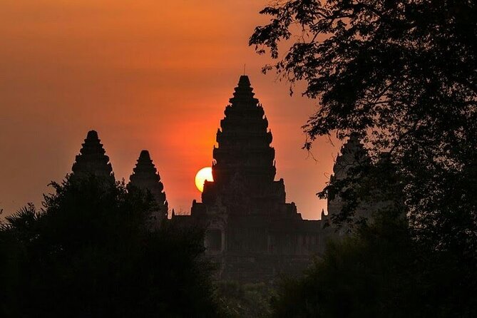 Siem Reap Private Day Tour: Angkor Wat Sunrise, Bayon & Ta Prohm - Angkor Wat to Bayon: the big start and the faces you can’t ignore