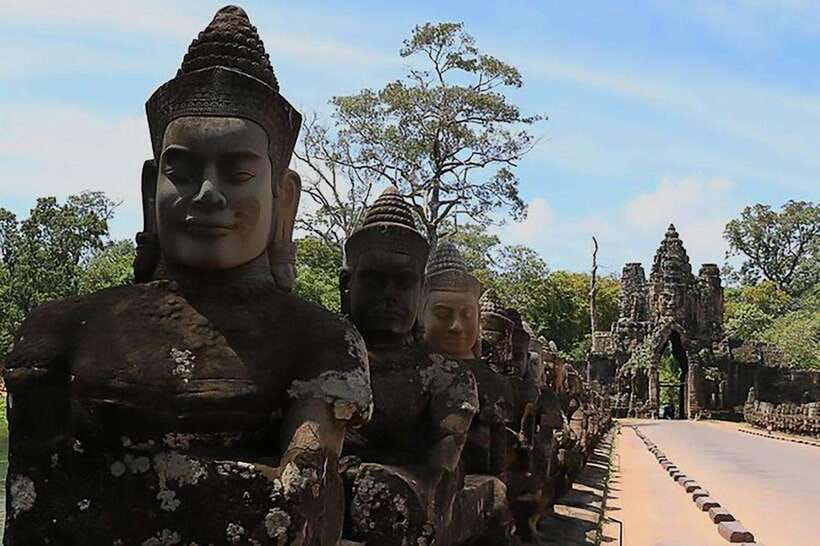 Siem Reap : Private Tuk-Tuk Tour of the Magnificent Temples. - Terrace of the Elephants: the 300-meter stage of Jayavarman VII