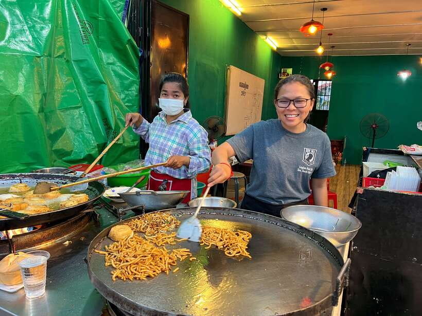 Siem Reap: Small Group Street Food Tour with Tuk-Tuk Ride - Key things that make this tour worth it