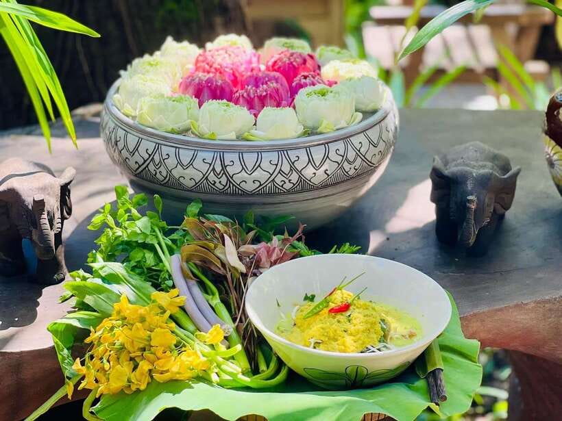 Siem Reap: Small Group Street Food Tour with Tuk-Tuk Ride - A smart way to eat your way through Siem Reap