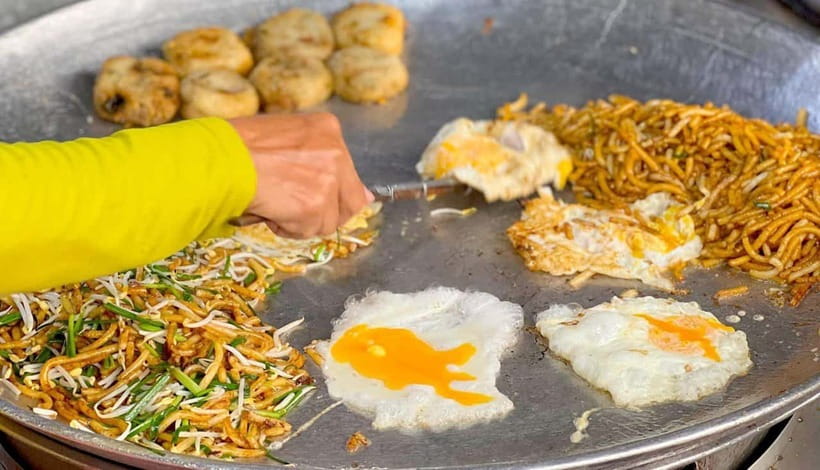 Siem Reap: Small Group Street Food Tour with Tuk-Tuk Ride - What you’ll eat: Khmer favorites plus the bold street snacks