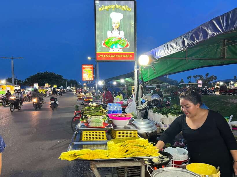 Siem Reap: Small Group Street Food Tour with Tuk-Tuk Ride - The night market stop: snack culture beyond the food stalls