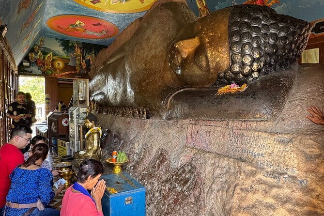 Siem Reap to Phnom Kulen: Waterfalls & 1000 Lingas Tour - The River of a Thousand Lingas: why water level changes your experience