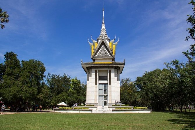 Siem Reap to Phnom Penh by Private Car or Minivan - Drivers, communication, and the personal touch that shows up on the road