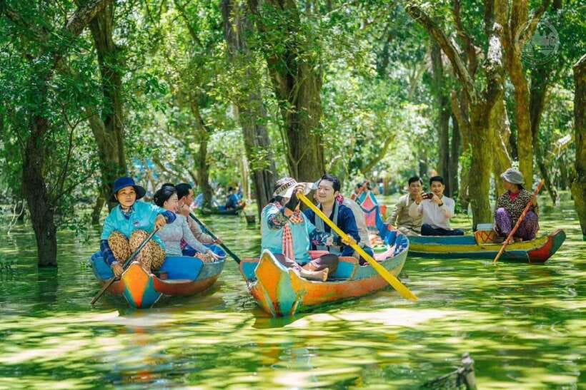 Siem Reap: Tonle Sap, Kampong Phluk & Floating Village Tour - Kampong Phluk by Big Boat and Duck Boat: Seeing Daily Life Up Close