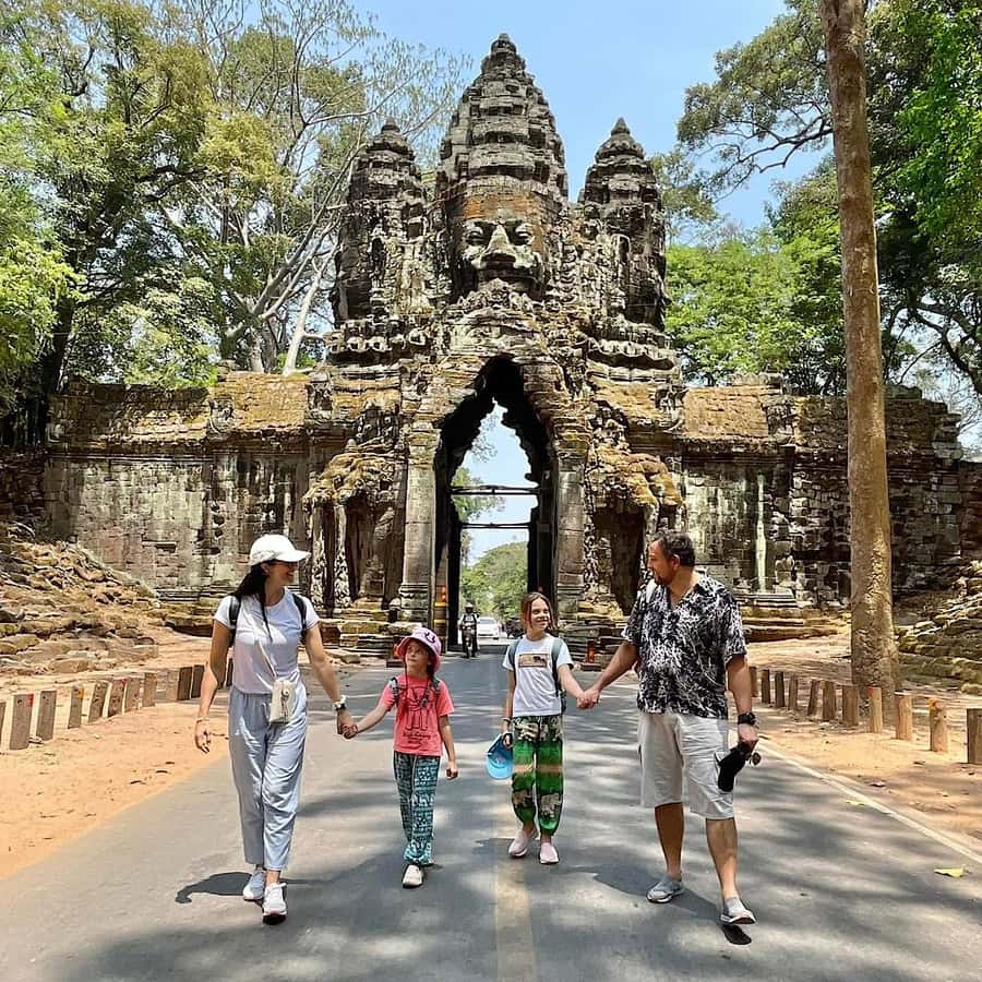 Siem Reap: Ultimate Angkor Wat Offbeat Experience by Jeep - Angkor Thom’s Victory Gate and the city wall walk
