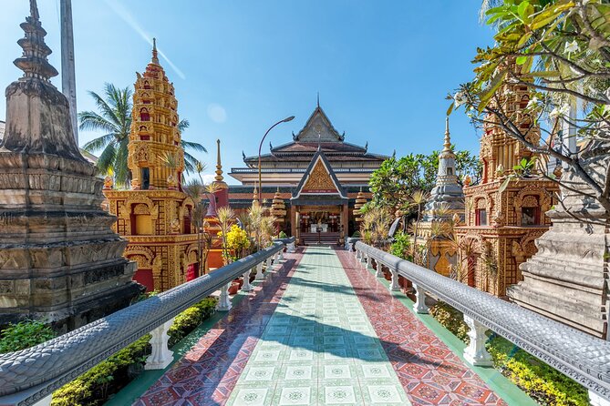Siem Reap Walking Tour: Landmarks & Hidden Gems - Where you start: Old Market Bridge and the Hard Rock Cafe area