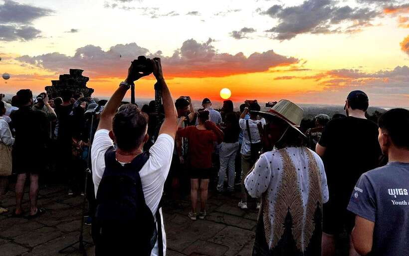 Small-Group Full Day Angkor wat Guide tour with Sun set - Value and the real meaning of “small-group” here