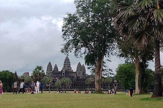 Small Tour and Big Tour By Car - My verdict: is this the right 2-day Angkor tour for you?