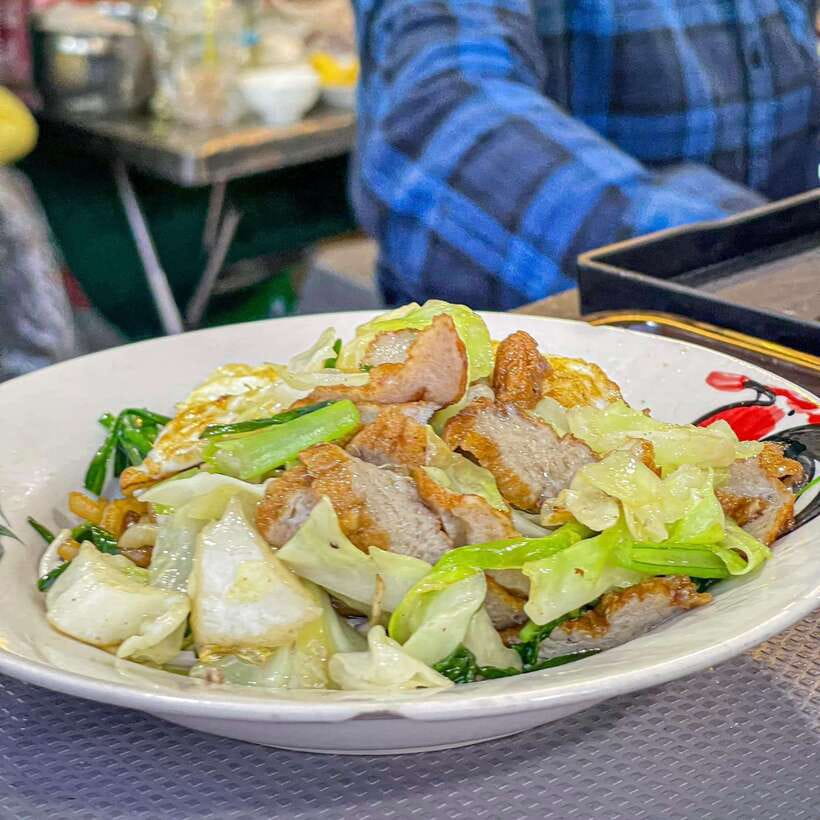 Street Food Tour and Phare Circus with Tuk-Tuk Transfers - Kola Noodle: a second tasting that builds a flavor map