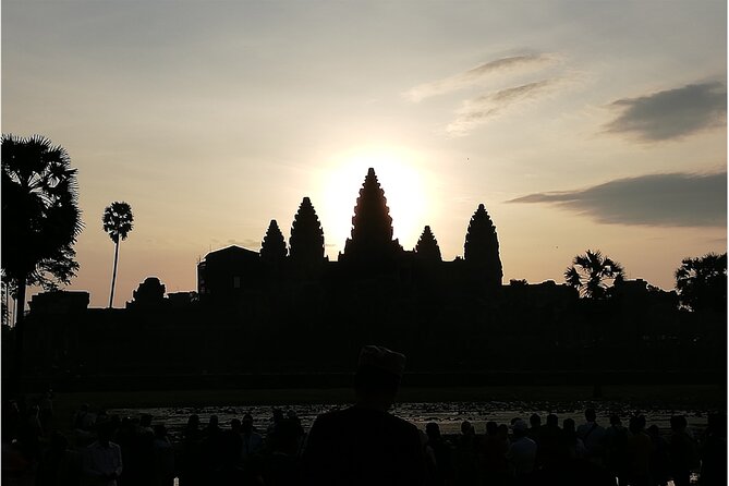 Sunrise Small Group Tour to Angkor Wat Temple - Angkor Wat inside-and-out: the big stop at sunrise