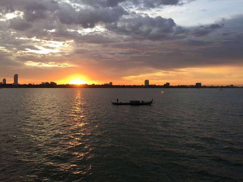 Sunset Dinner Tour: Tonle Sap Lake Floating Village - Should you book the Tonlé Sap sunset dinner cruise?