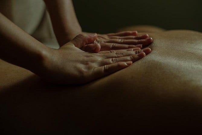 Traditional Head, Back & Shoulder Massage in Siem Reap - What the natural oils and pressure points are trying to do