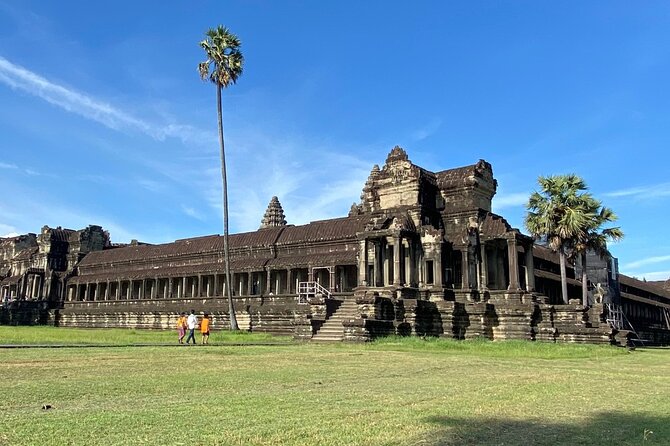 Transfer from Siem Reap Airport to Hotels in Siem Reap - Private Car Comfort and Why an English-Speaking Driver Matters