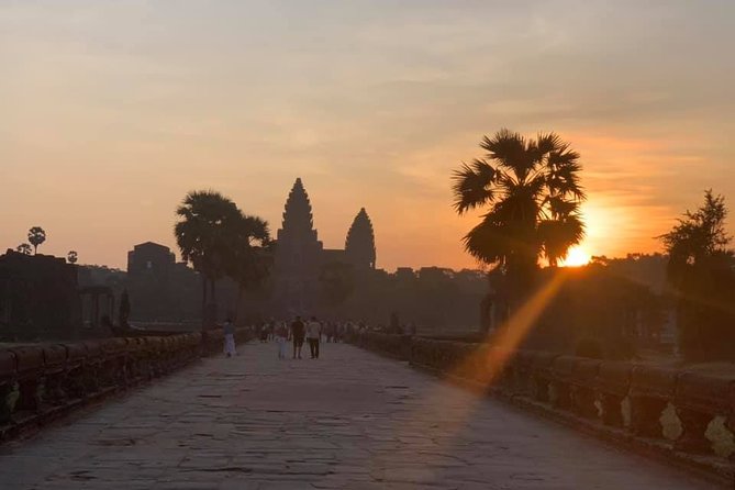Two-Day Tour in Siem Reap - Day 1: Kampong Phluk floating village, War Museum, Wat Thmey killing fields
