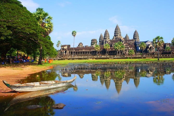 Two Days Angkor Complex, Beng Mealea plus Kampong Phluk Village - The guide makes the temples click: Thom San and Sokkun as examples