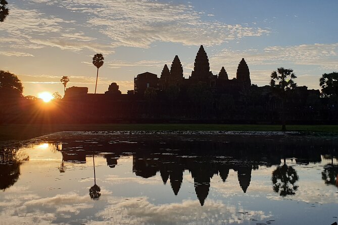 Two Days Angkor Tour - Angkor Thom’s South Gate and Bayon: the facial stone moment