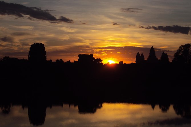 Unveiling 2 Days Private Angkor Wat/Beyond In Sunrise/Sunset Tour - Bayon and Angkor Thom: Buddha faces and temple logic