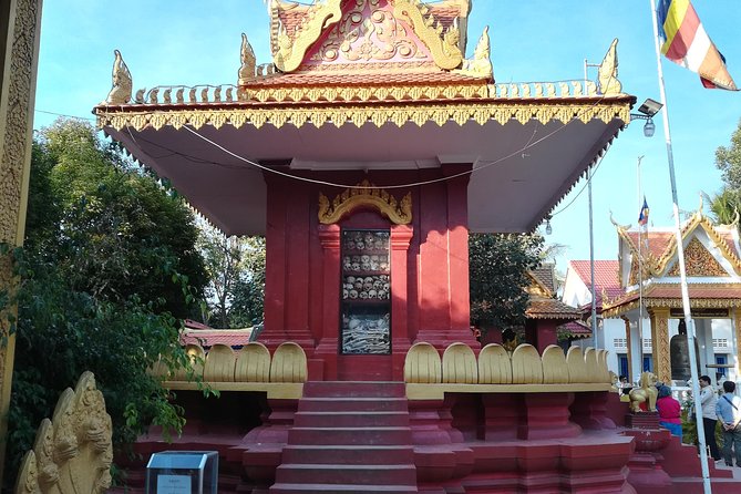 War Museum, Killing Field and Floating Village ( Kampong Phluk) - Wat Thmey Killing Fields: a short stop with heavy context